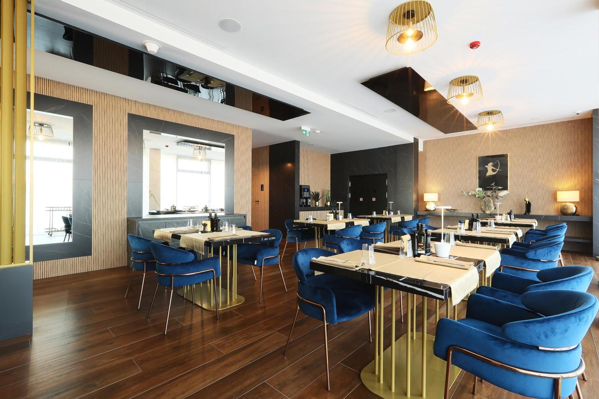 Hotel Artemis Oradea Luaran gambar