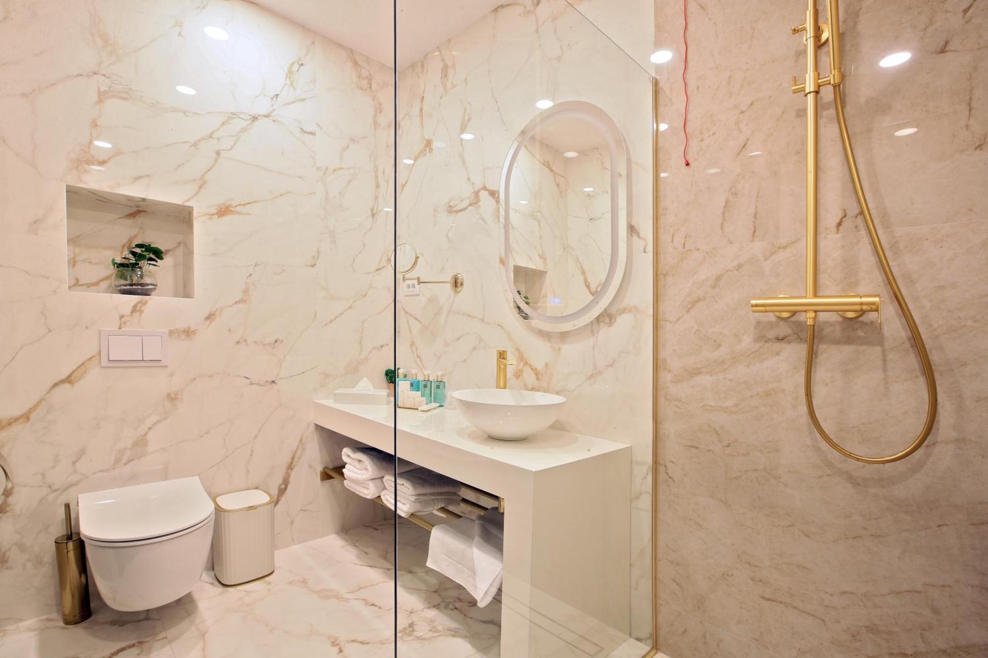 Hotel Artemis Oradea Luaran gambar